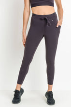 Load image into Gallery viewer, Ace Hybrid Capri Joggers with Pockets
