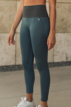 Load image into Gallery viewer, Ace Highwaist Patterned Seamless Leggings
